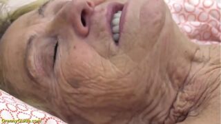 Sexy Señora de 90 Años en Videos Porno Abuelas Gratis